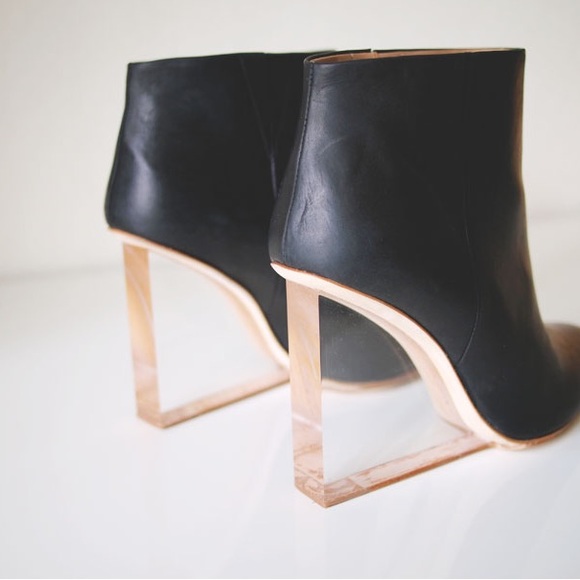 ✨MAISON MARTIN MARGIELA x H&M✨Lucite Heel Leather Booties - Picture 3 of 9